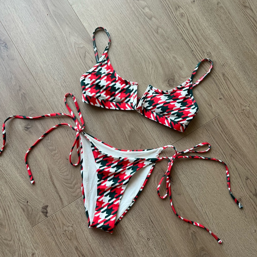 ONE ONE Designer Red Checkered Geometric Bikini Set Size M